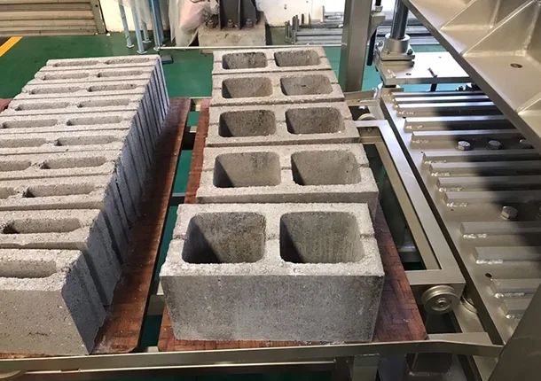 జింబాబ్వేలో అమ్మకానికి ఇటుక తయారీ యంత్రాలు -ZCJK